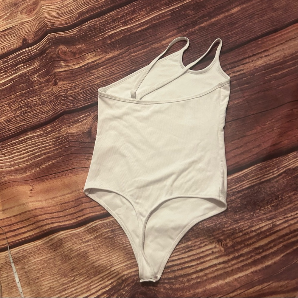Women’s Abercrombie & Fitch One Shoulder Bodysuit in White Size M - Picture 5 of 8
